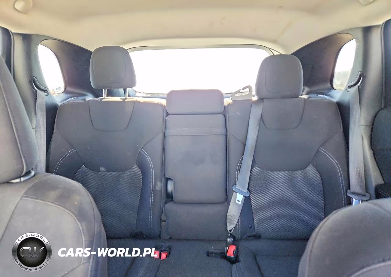 2019 Jeep Cherokee Latitude VIN:1C4PJLCB8KD348764 - 10