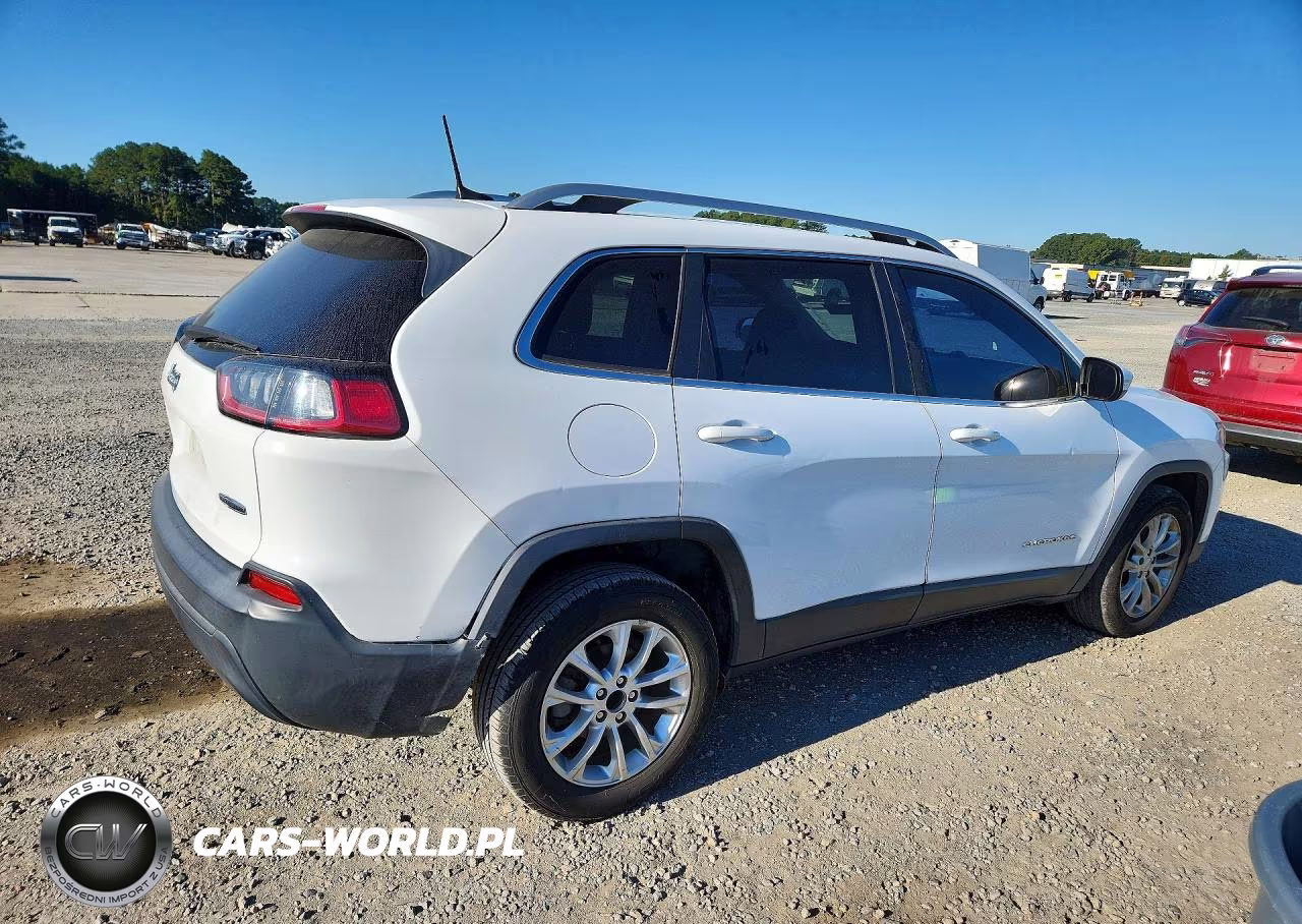 2019 Jeep Cherokee Latitude VIN:1C4PJLCB8KD348764 - 3