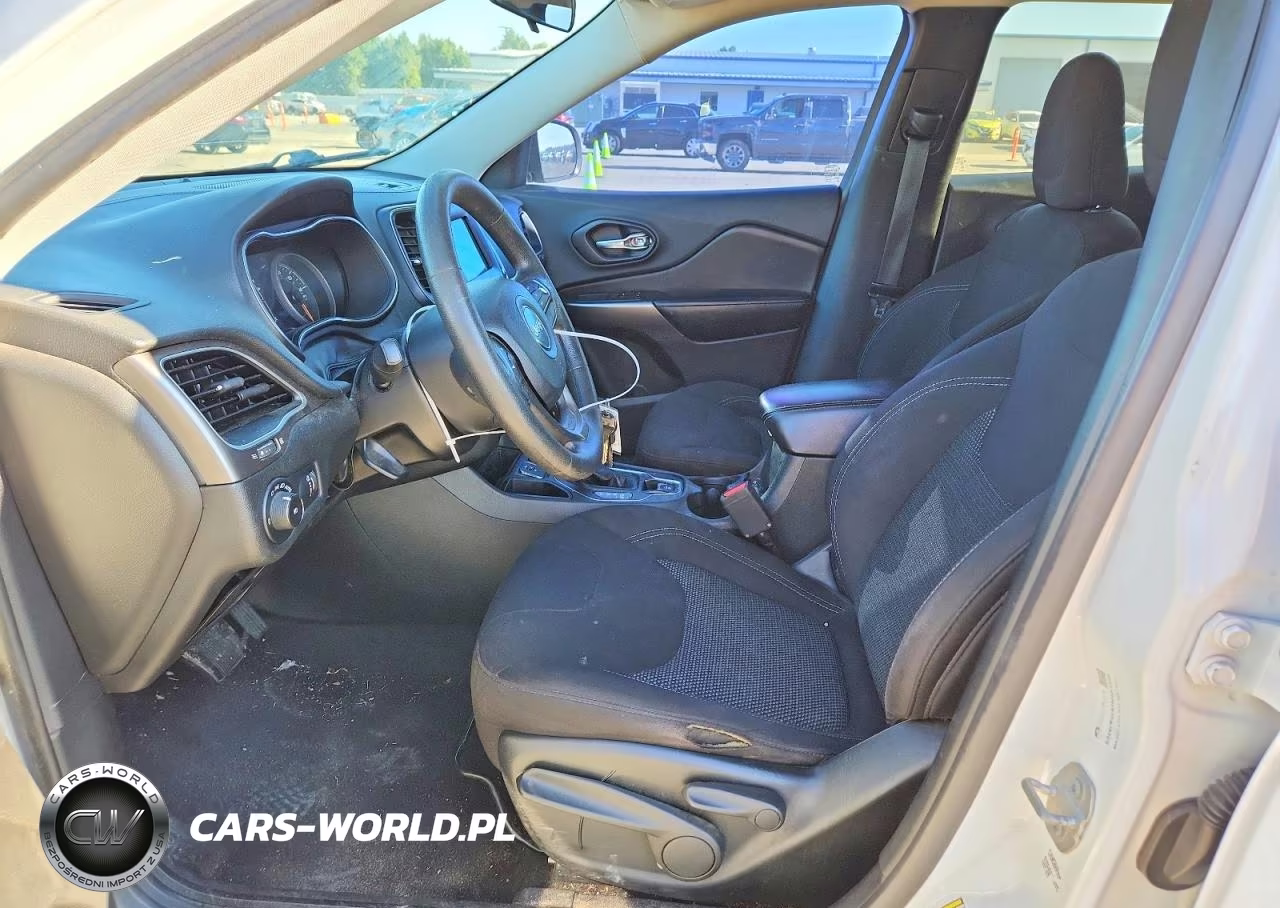 2019 Jeep Cherokee Latitude VIN:1C4PJLCB8KD348764 - 7