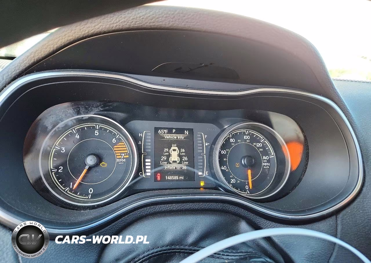 2019 Jeep Cherokee Latitude VIN:1C4PJLCB8KD348764 - 9