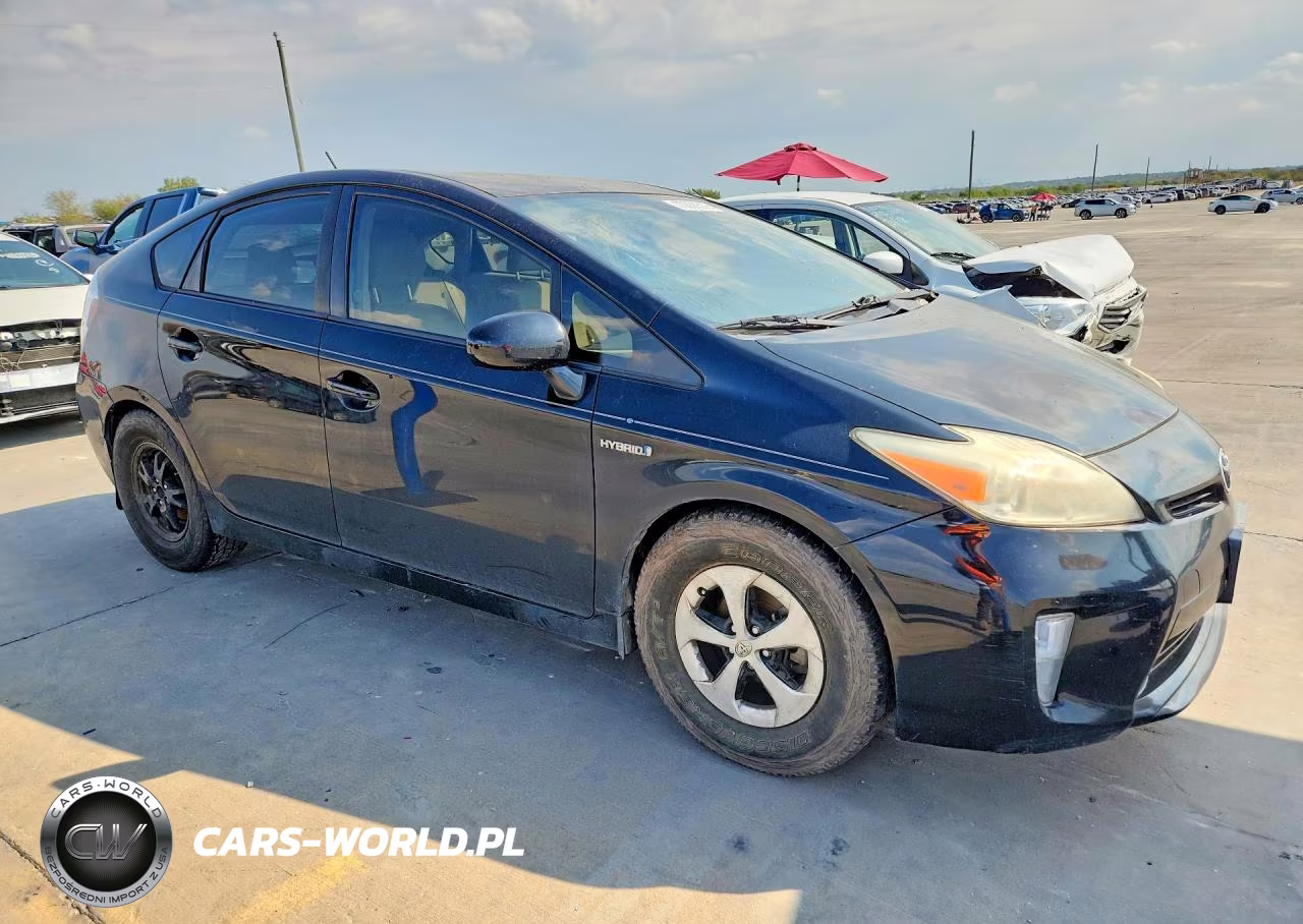 2013 Toyota Prius Three VIN:JTDKN3DU3D5565165 - 4