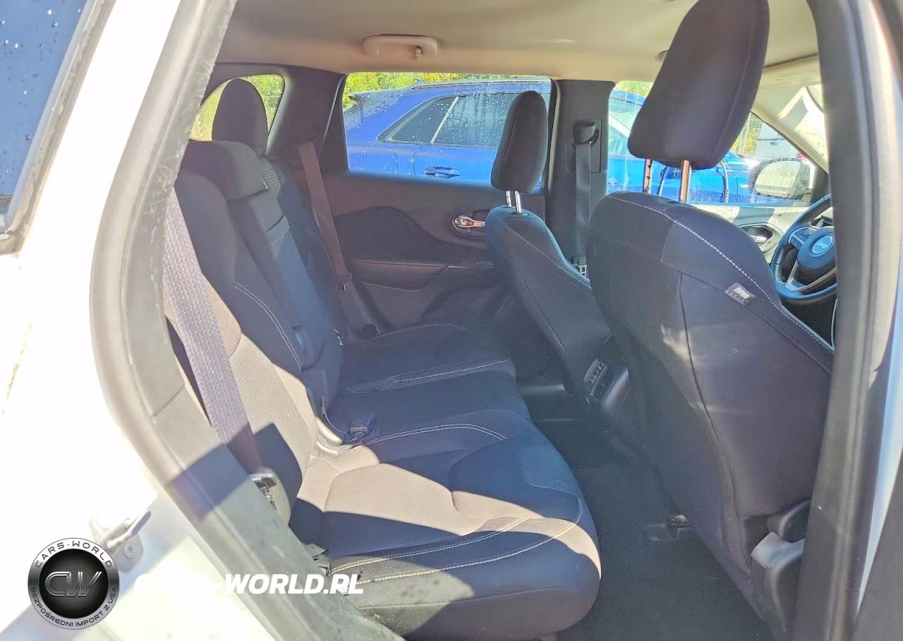 2016 Jeep Cherokee Latitude VIN:1C4PJMCB5GW178381 - 11