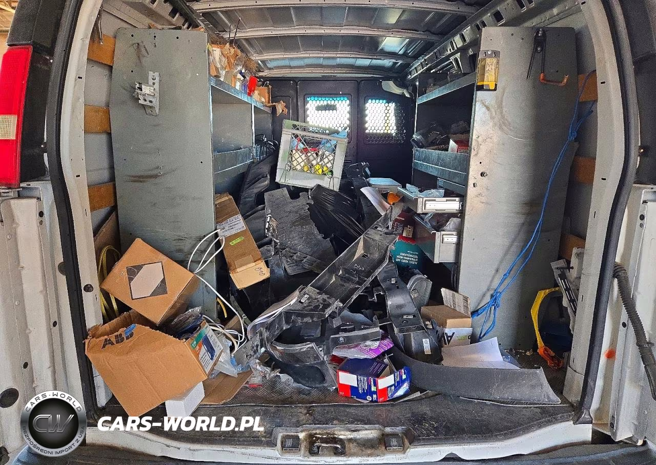 2019 Chevrolet Express G2500 VIN:1GCWGAFGXK1243294 - 10