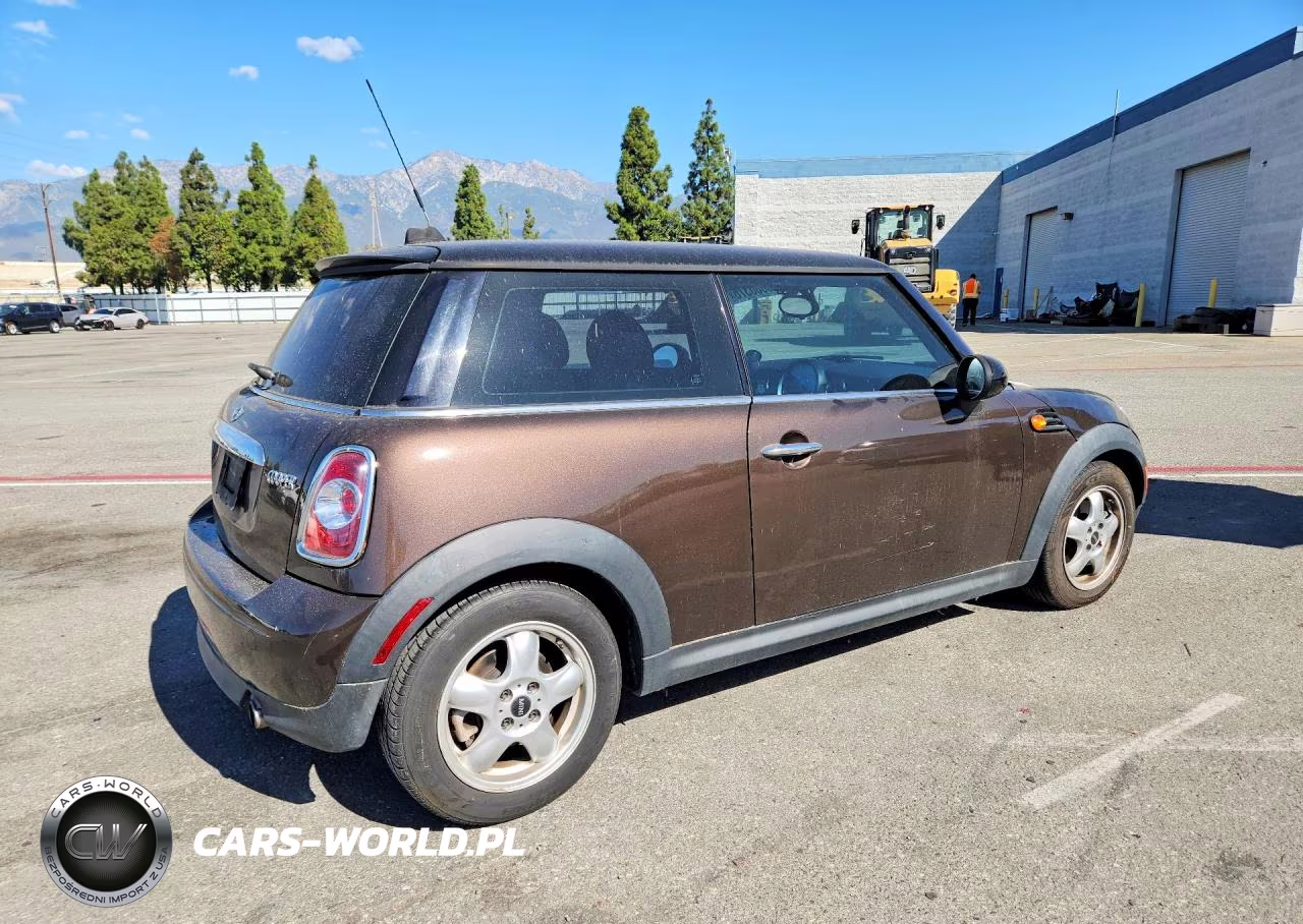 2011 Mini Cooper VIN:WMWSU3C55BTX95924 - 3