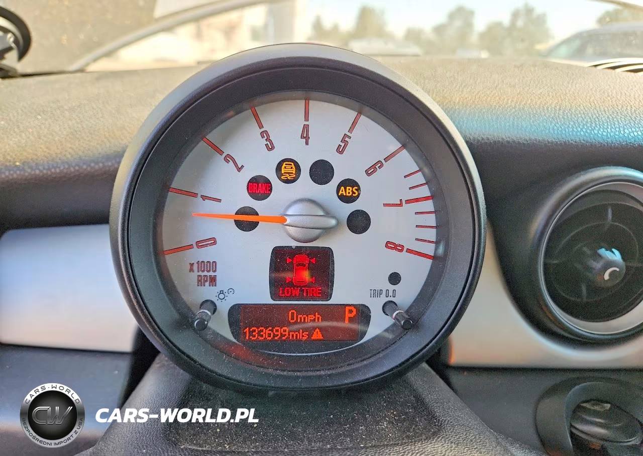 2011 Mini Cooper VIN:WMWSU3C55BTX95924 - 9