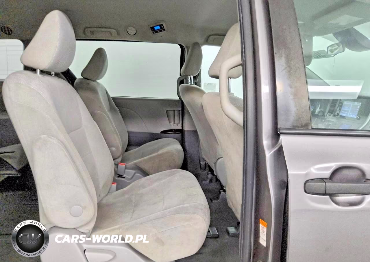 2020 Toyota Sienna L 7-Passenger VIN:5TDZZ3DC0LS042477 - 11