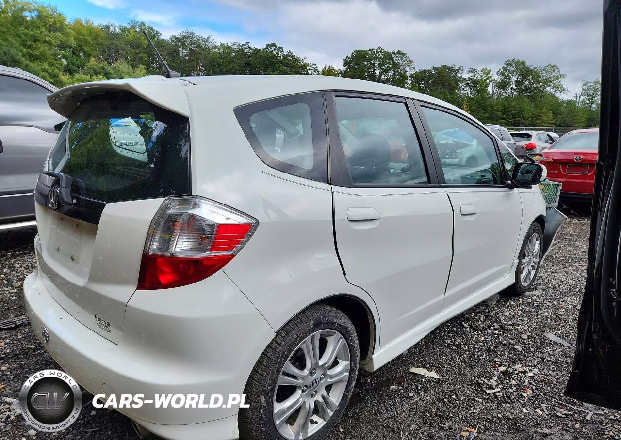 2011 Honda Fit Sport VIN:JHMGE8G57BC000741 - 3