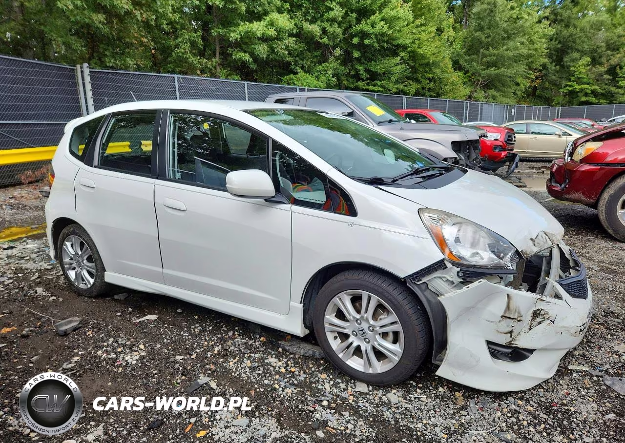 2011 Honda Fit Sport VIN:JHMGE8G57BC000741 - 4