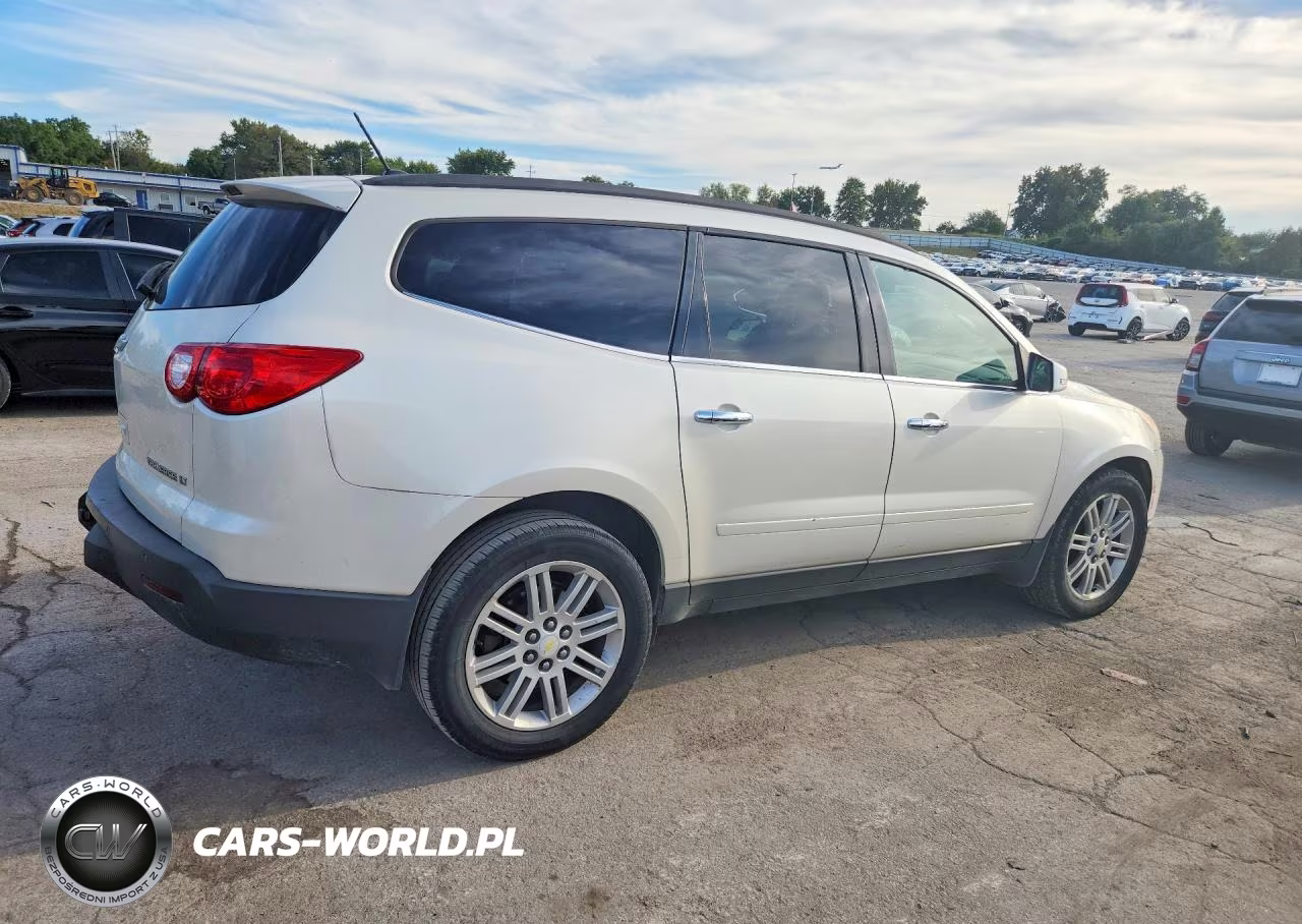 2011 Chevrolet Traverse Lt VIN:1GNKRGED3BJ272906 - 3