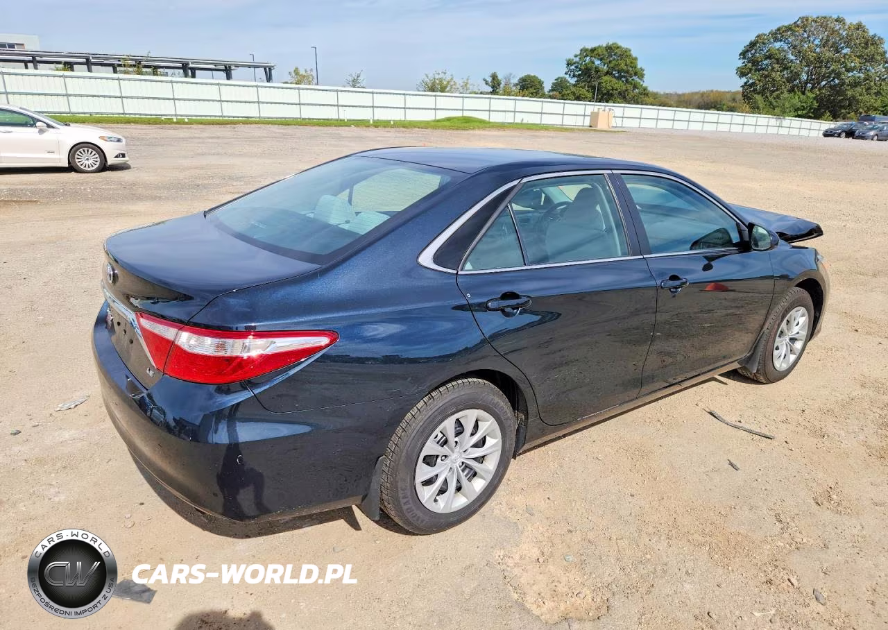 2017 Toyota Camry Le VIN:4T1BF1FK1HU447555 - 3