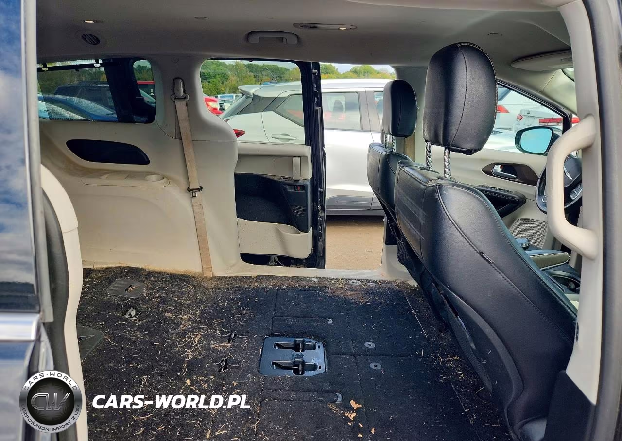 2017 Chrysler Pacifica Touring L VIN:2C4RC1BG8HR705211 - 11