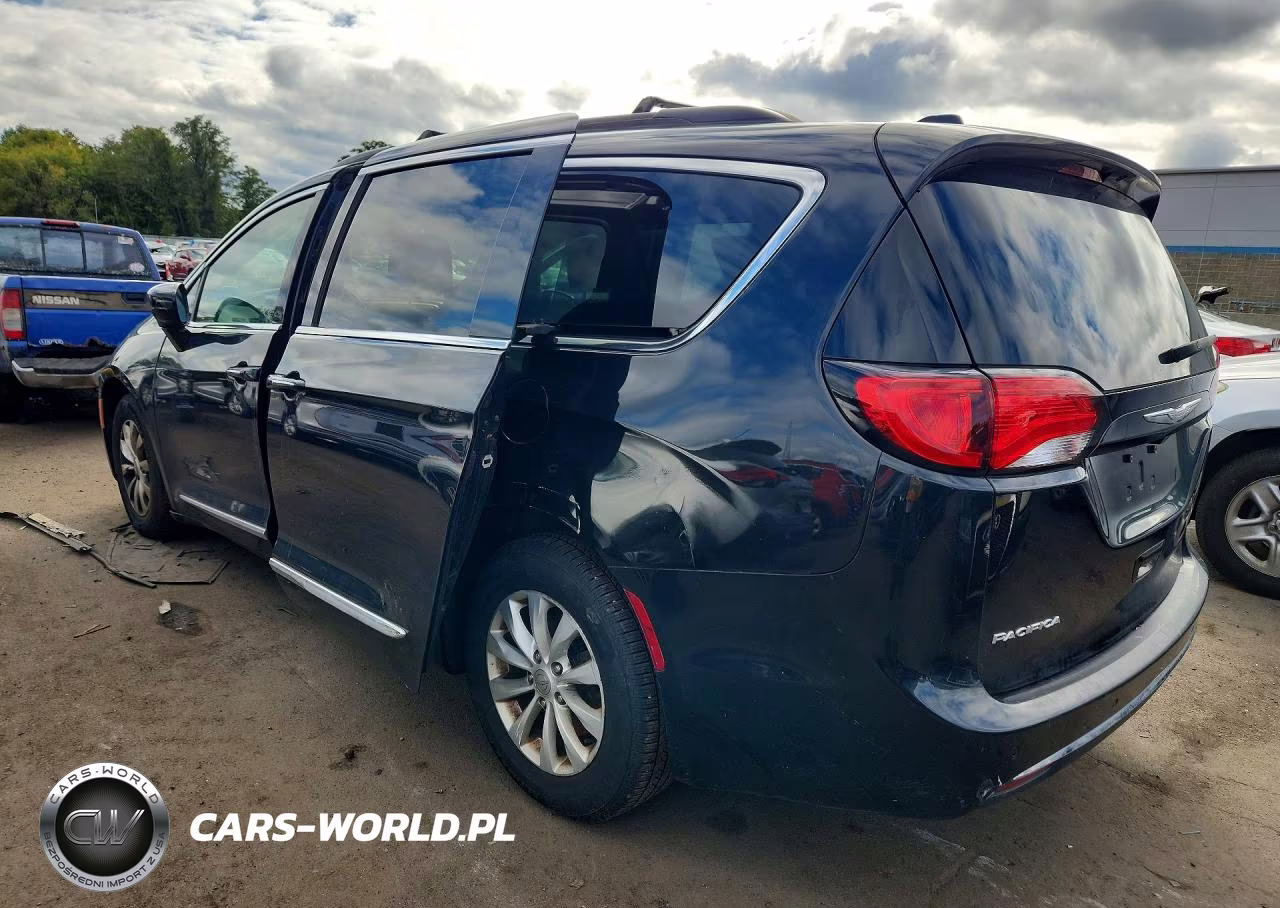 2017 Chrysler Pacifica Touring L VIN:2C4RC1BG8HR705211 - 2