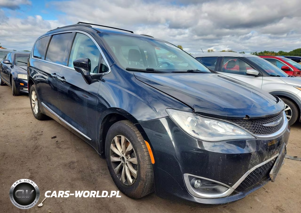 2017 Chrysler Pacifica Touring L VIN:2C4RC1BG8HR705211 - 4