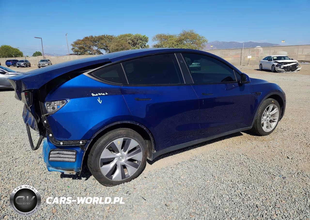 2023 Tesla Model Y VIN:7SAYGDED3PF947095 - 3