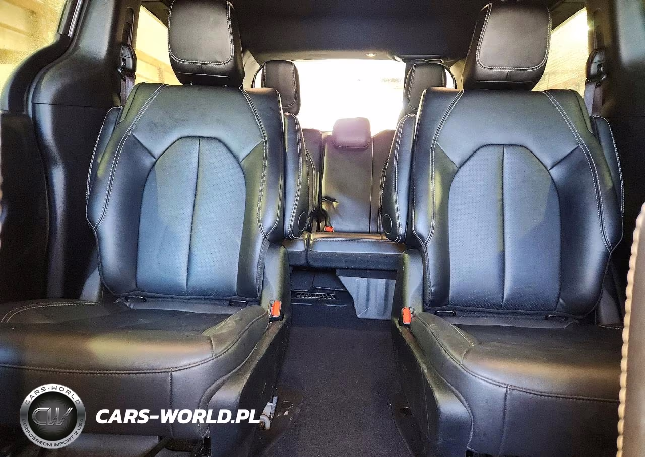 2025 Chrysler Pacifica Hybrid Select VIN:2C4RC1S79SR572997 - 10