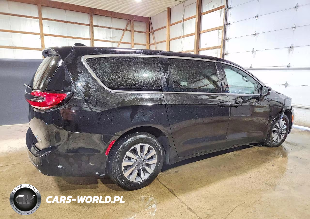 2025 Chrysler Pacifica Hybrid Select VIN:2C4RC1S79SR572997 - 3