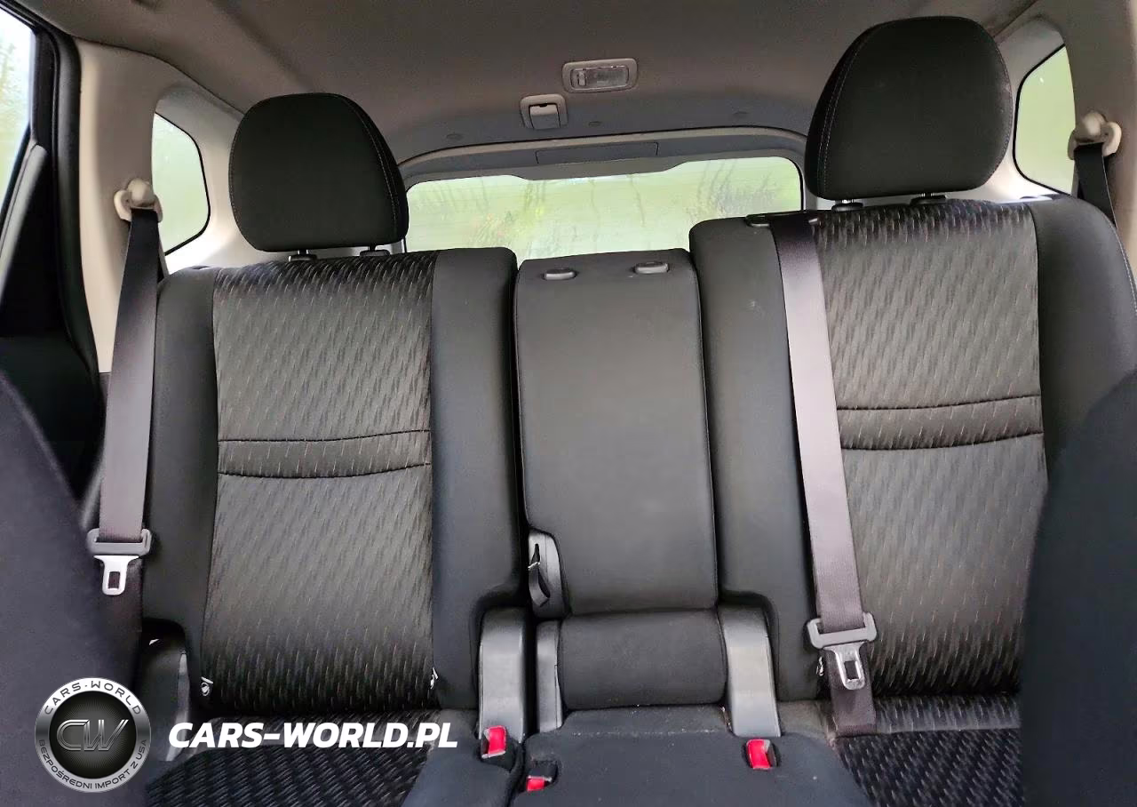 2018 Nissan Rogue S VIN:KNMAT2MV1JP609040 - 10