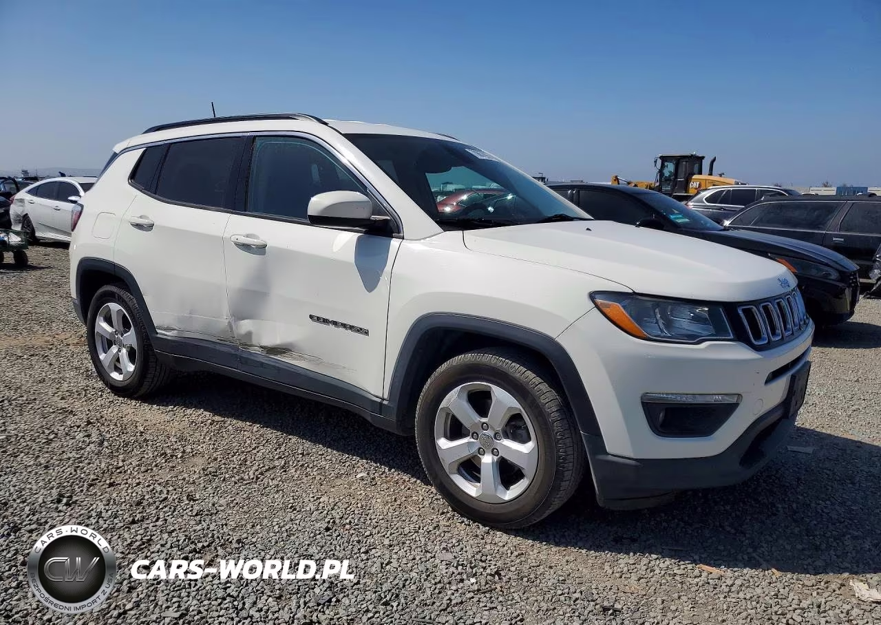 2019 Jeep Compass Latitude VIN:3C4NJCBB9KT855546 - 4