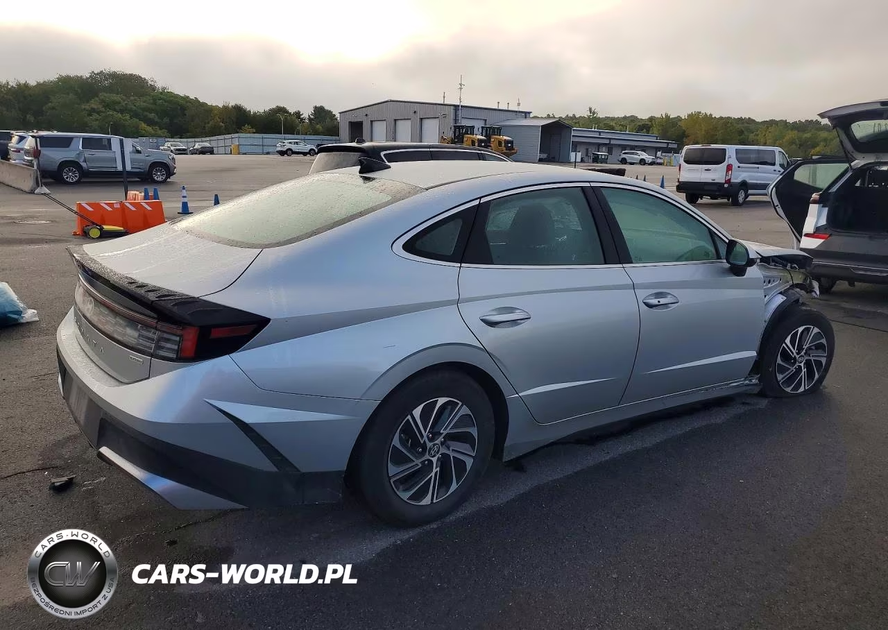 2026 Hyundai Sonata Hybrid Blue VIN:KMHL24JJ8TA148400 - 3