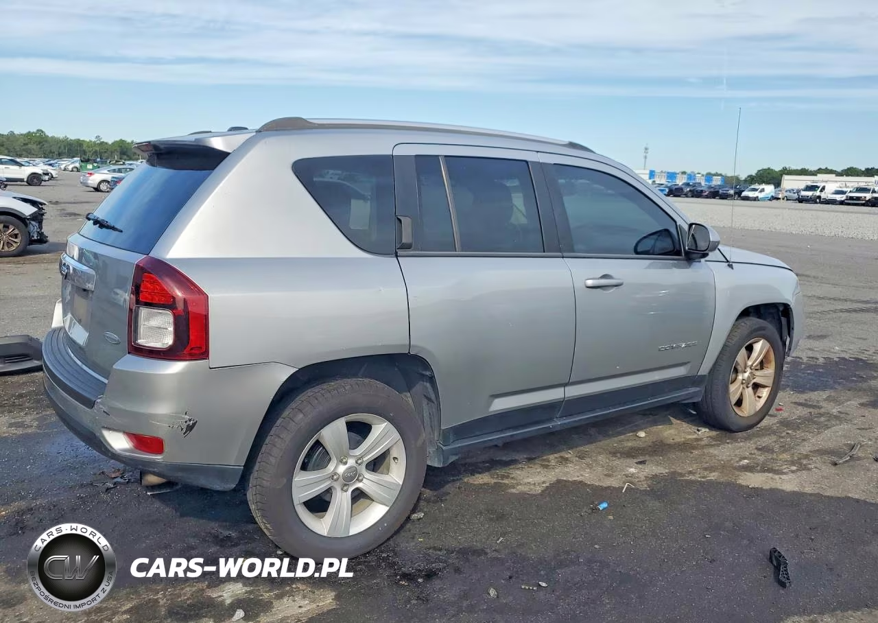 2015 Jeep Compass Latitude VIN:1C4NJCEB8FD139017 - 3