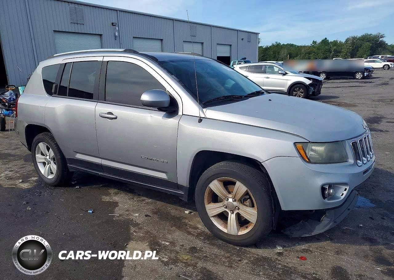 2015 Jeep Compass Latitude VIN:1C4NJCEB8FD139017 - 4