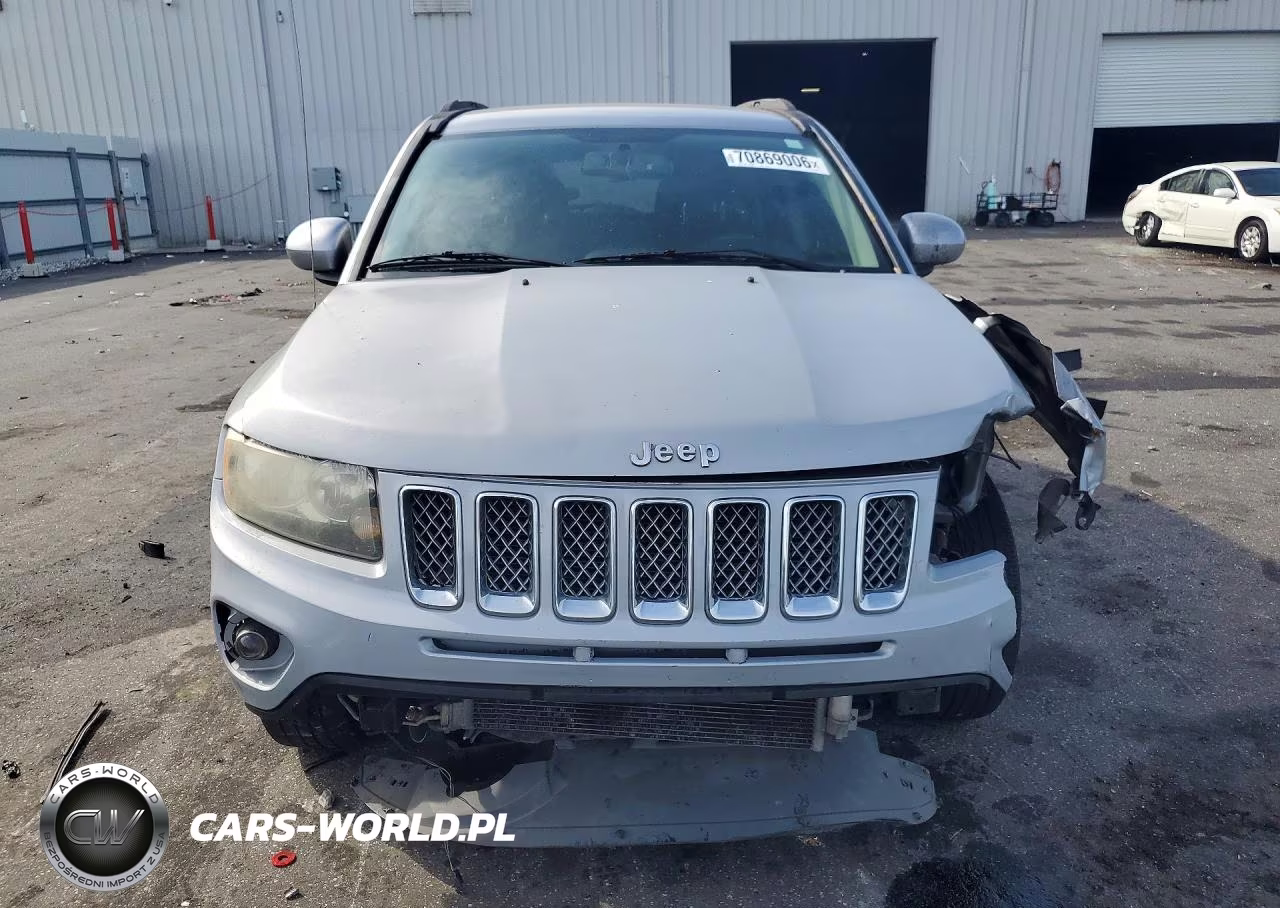 2015 Jeep Compass Latitude VIN:1C4NJCEB8FD139017 - 5