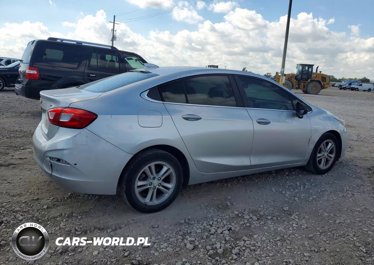 2018 Chevrolet Cruze Lt VIN:1G1BE5SM0J7247530 - 3