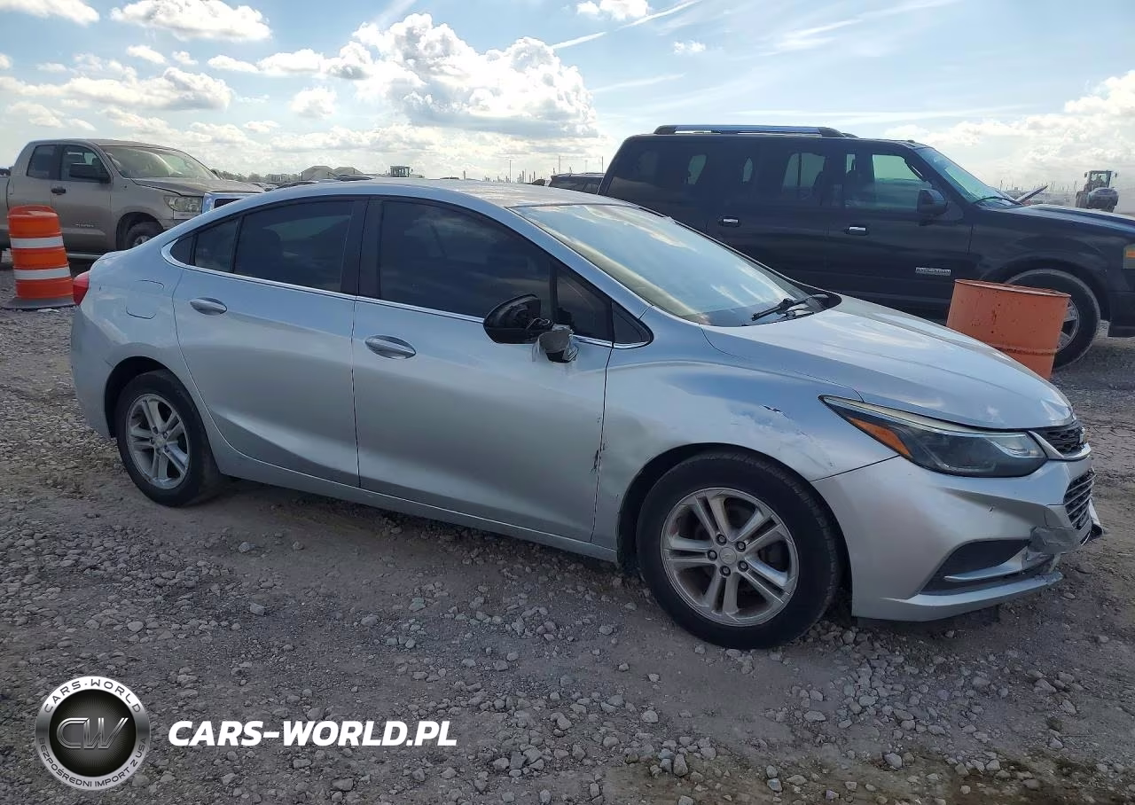2018 Chevrolet Cruze Lt VIN:1G1BE5SM0J7247530 - 4