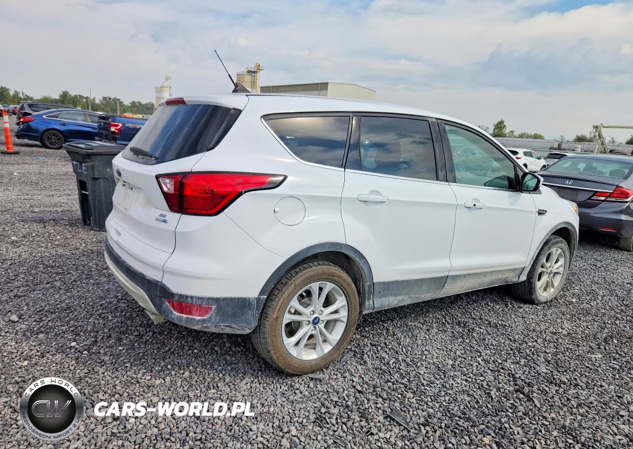 2019 Ford Escape Se VIN:1FMCU9GD3KUB81391 - 3