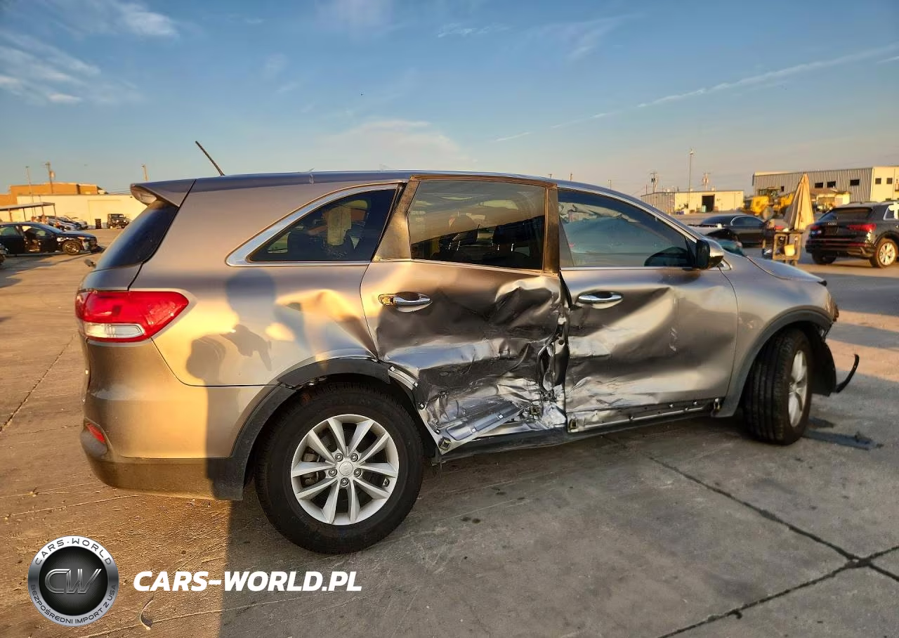 2018 Kia Sorento L VIN:5XYPG4A35JG422805 - 3