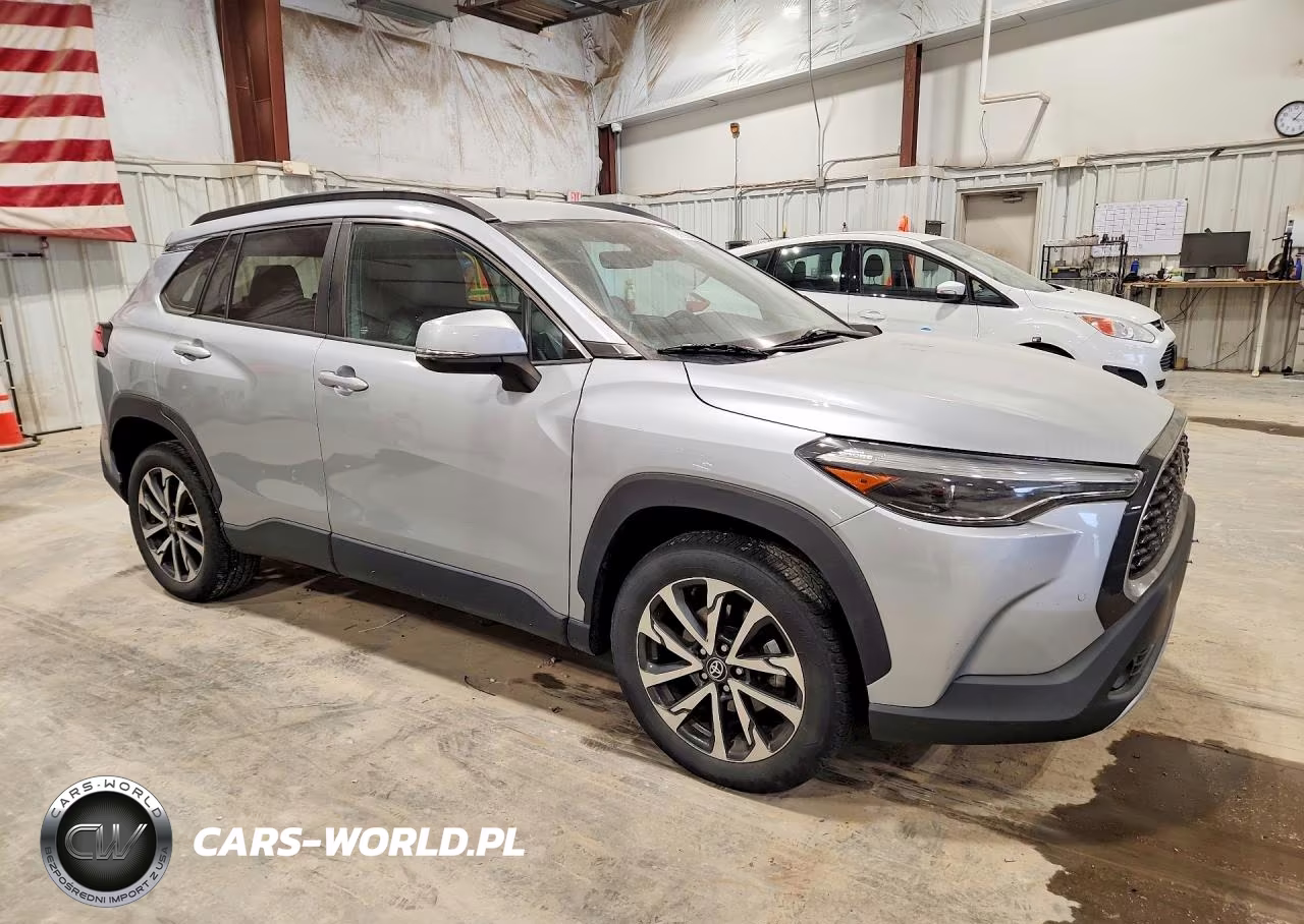 2022 Toyota Corolla Cross Xle VIN:7MUEAABG7NV012028 - 4