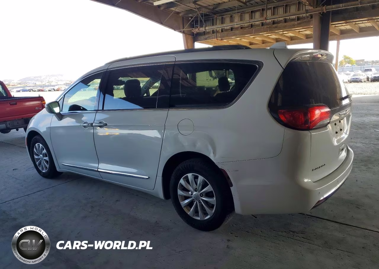 2019 Chrysler Pacifica Touring L VIN:2C4RC1BG4KR686681 - 2