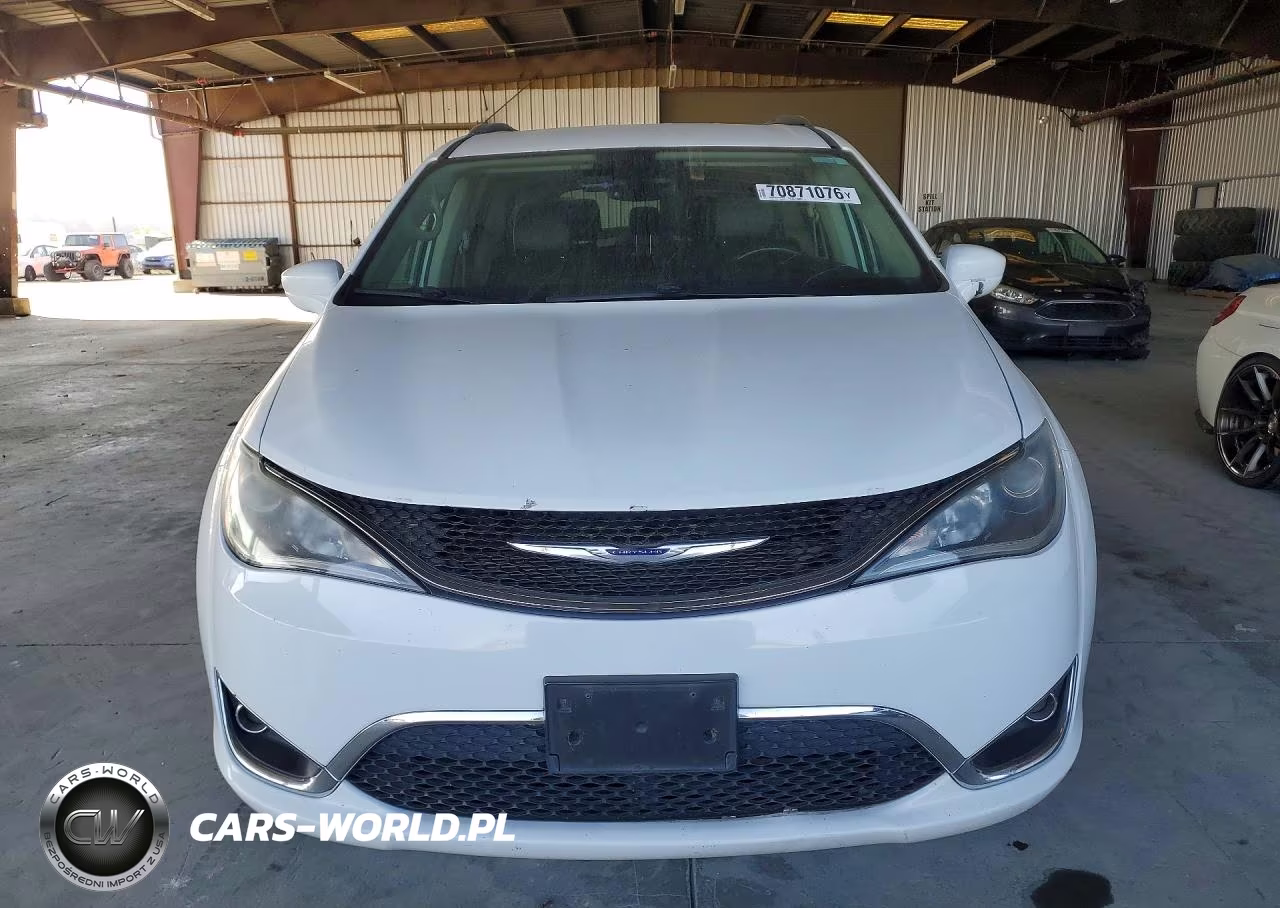 2019 Chrysler Pacifica Touring L VIN:2C4RC1BG4KR686681 - 5