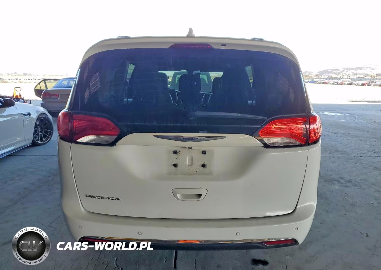 2019 Chrysler Pacifica Touring L VIN:2C4RC1BG4KR686681 - 6