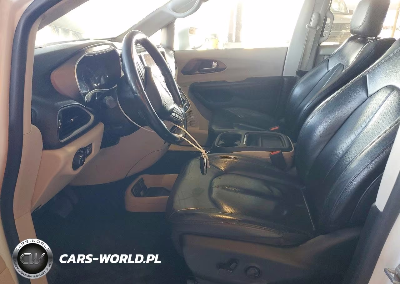 2019 Chrysler Pacifica Touring L VIN:2C4RC1BG4KR686681 - 7