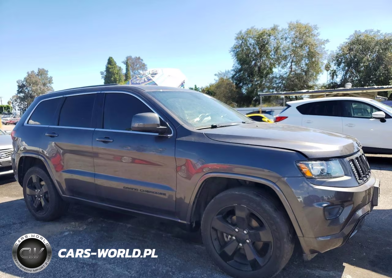 2015 Jeep Grand Cherokee Laredo VIN:1C4RJEAGXFC920433 - 4