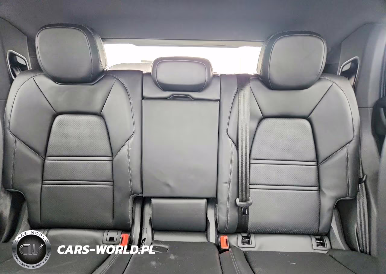 2021 Porsche Cayenne Coupe VIN:WP1BA2AY5MDA43560 - 10