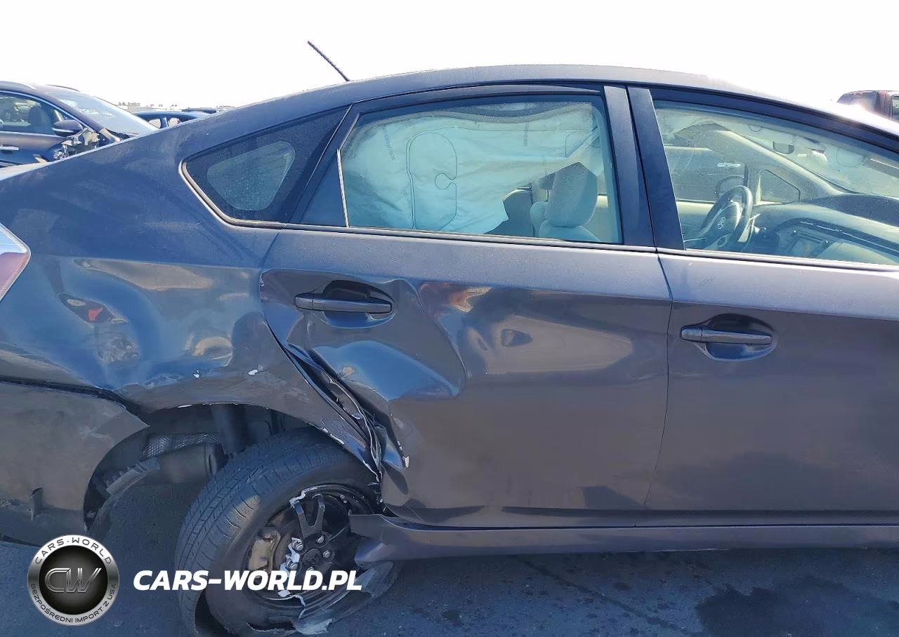 2013 Toyota Prius Two VIN:JTDKN3DU0D5589858 - 10