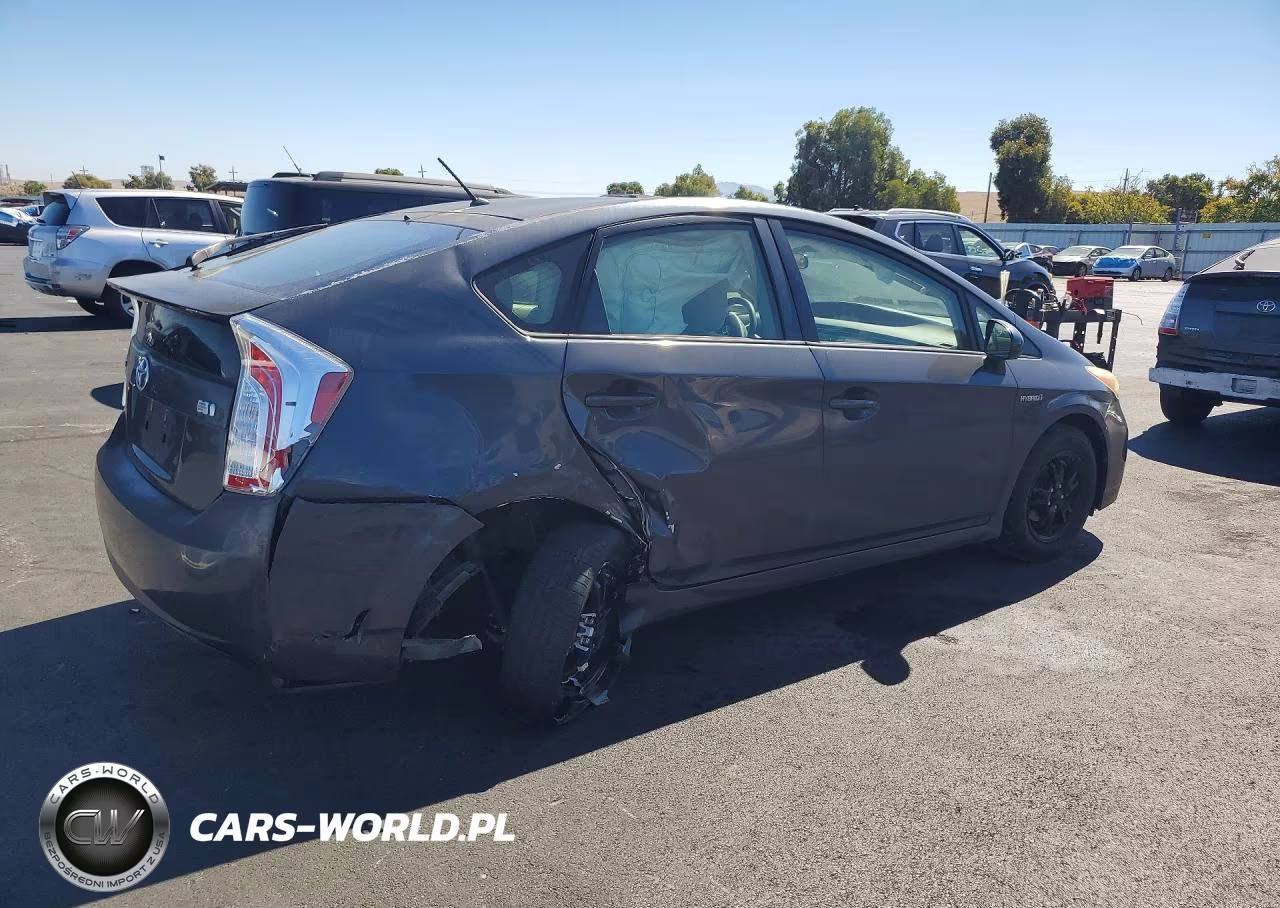 2013 Toyota Prius Two VIN:JTDKN3DU0D5589858 - 3