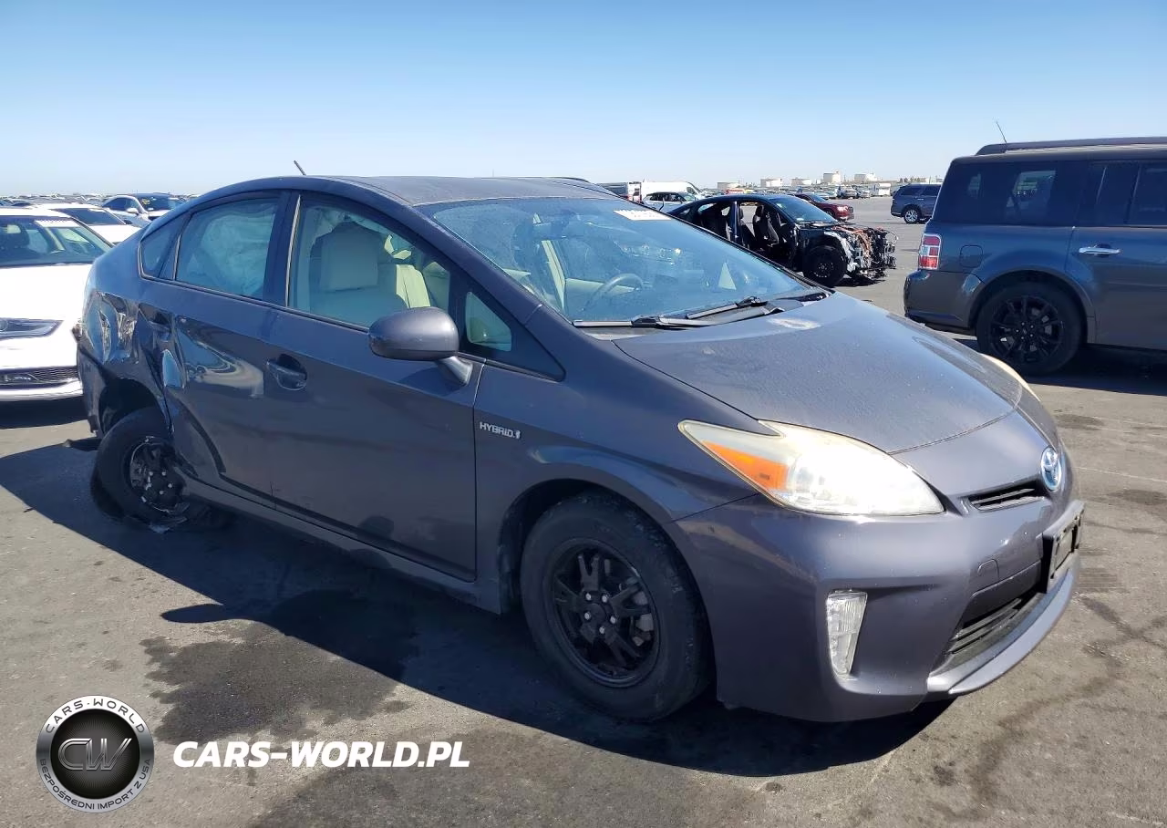 2013 Toyota Prius Two VIN:JTDKN3DU0D5589858 - 4