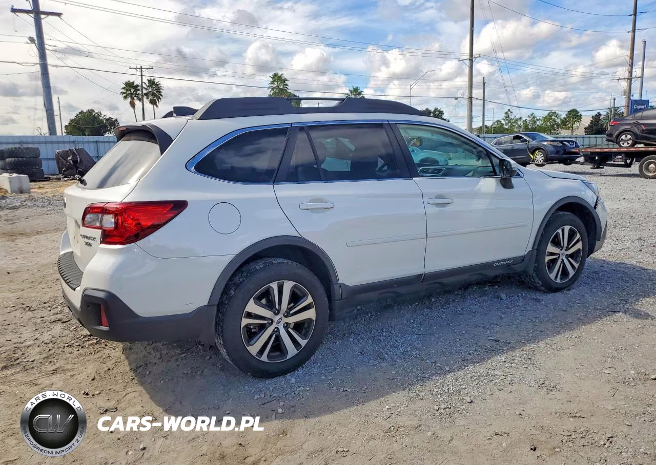 2018 Subaru Outback 3.6R Limited VIN:4S4BSENC1J3363633 - 3