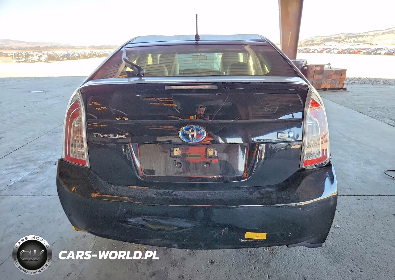 2013 Toyota Prius Two VIN:JTDKN3DU2D5621693 - 6