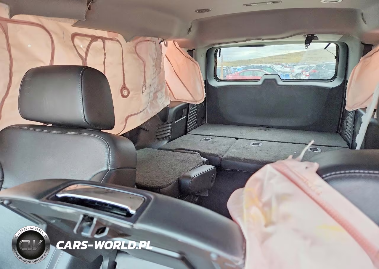 2019 Chevrolet Tahoe K1500 Premier VIN:1GNSKCKC2KR234965 - 10