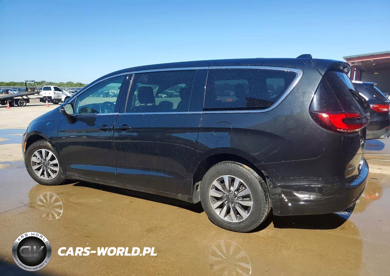 2023 Chrysler Pacifica Hybrid Touring L VIN:2C4RC1L71PR559053 - 2
