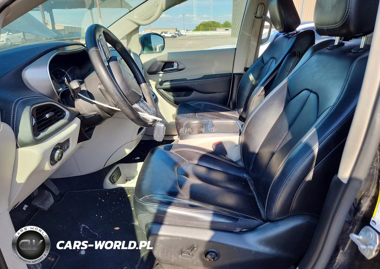 2023 Chrysler Pacifica Hybrid Touring L VIN:2C4RC1L71PR559053 - 7