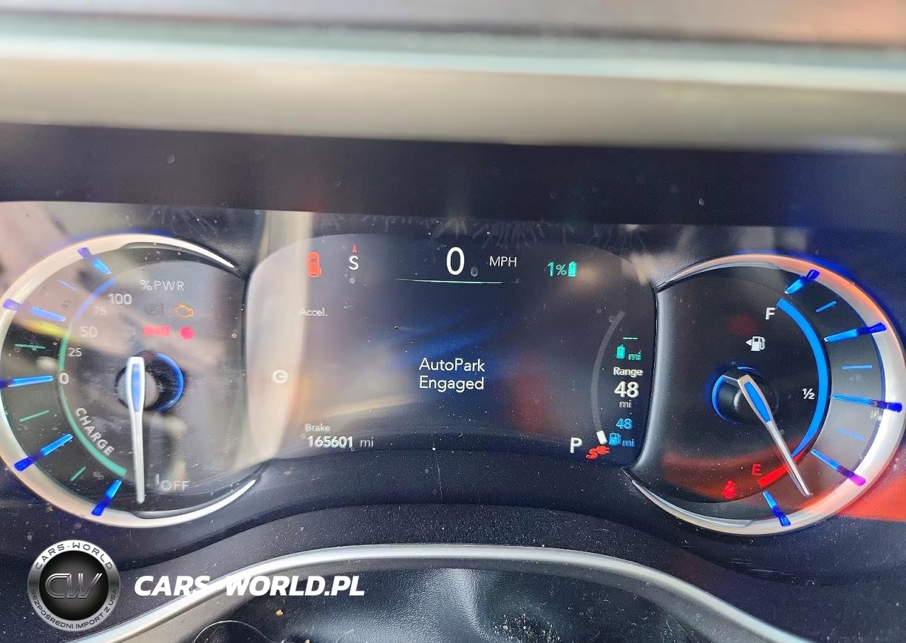 2023 Chrysler Pacifica Hybrid Touring L VIN:2C4RC1L71PR559053 - 9