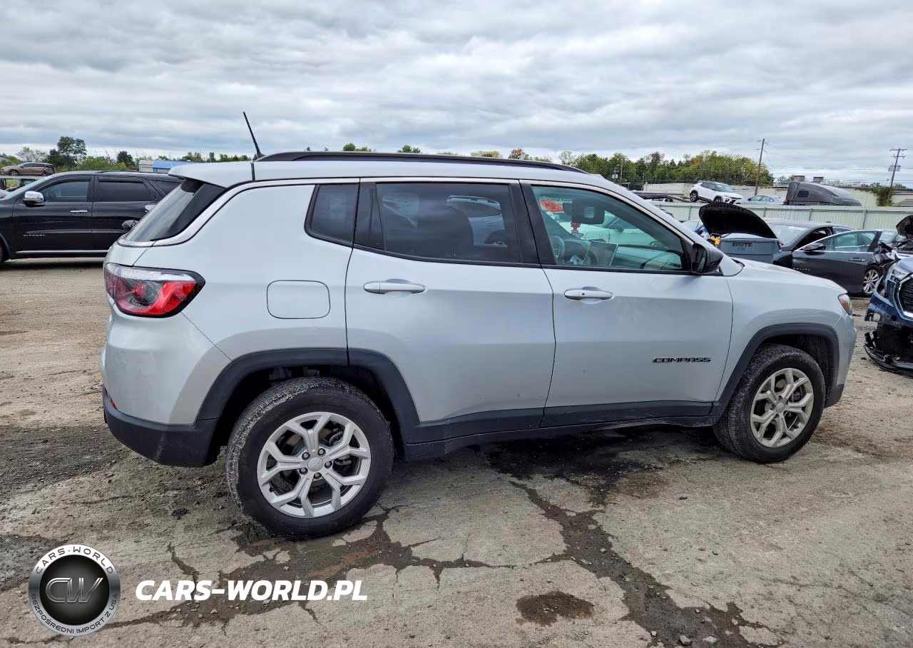2024 Jeep Compass Latitude VIN:3C4NJDBN7RT110143 - 3