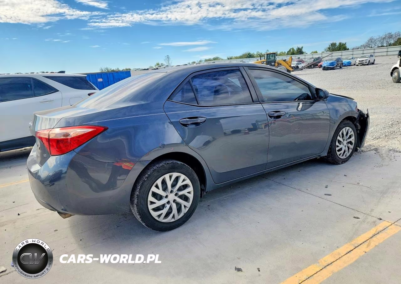2017 Toyota Corolla Le VIN:2T1BURHE2HC850389 - 3