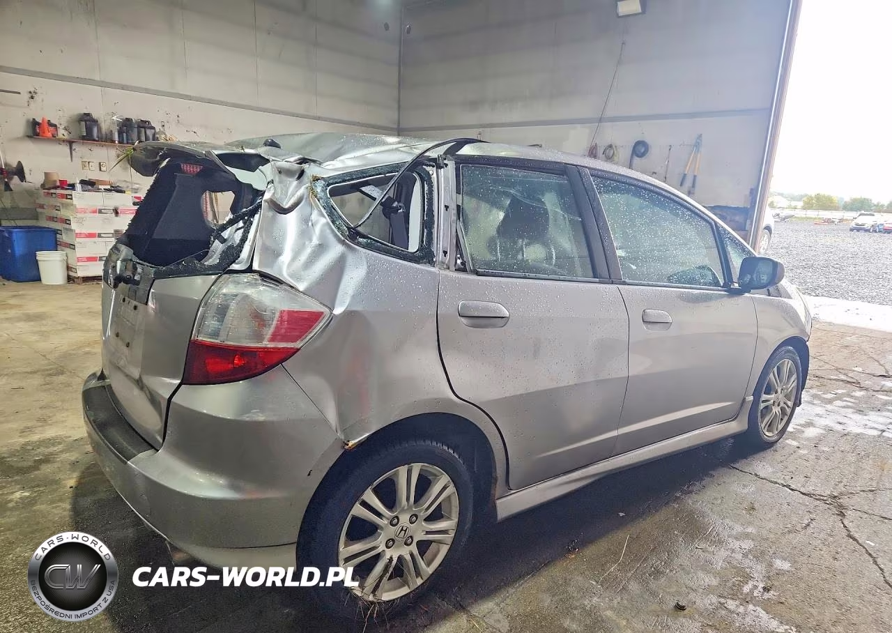 2010 Honda Fit Sport VIN:JHMGE8H46AS015516 - 3