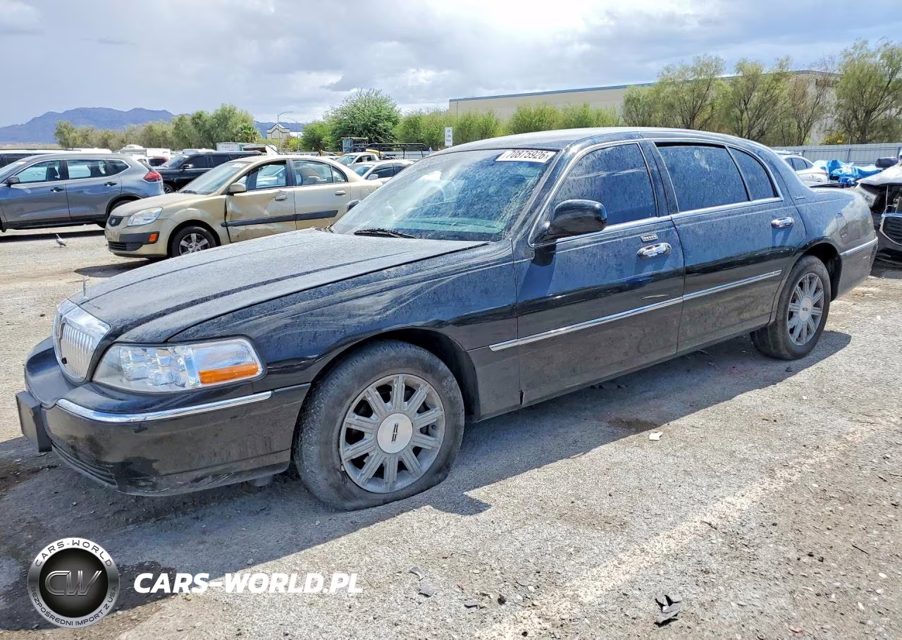 2008 Lincoln Town Car Signature Long Wheelbase VIN:2LNHM85V48X639596 - 1